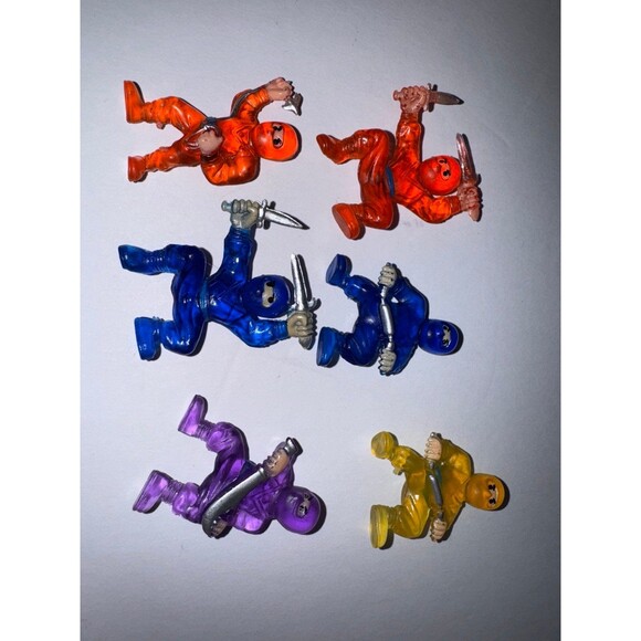 Bundle of figures - Picture 2 of 8